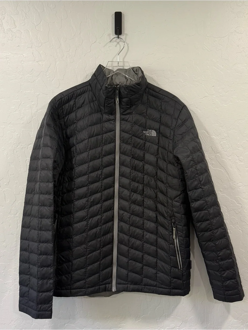 The North Face NWOT Mens Thermoball Full Zip Size L